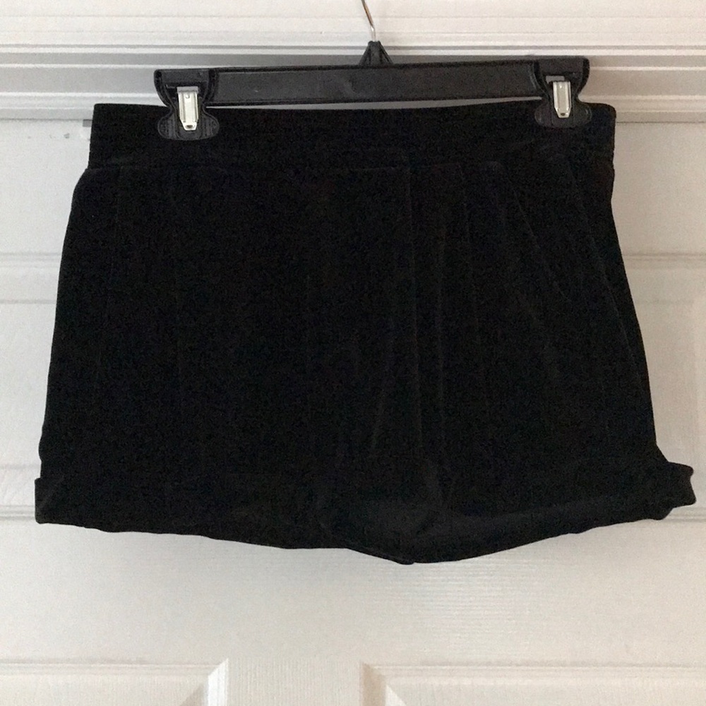 BLACK VELVET SHORT SHORTS